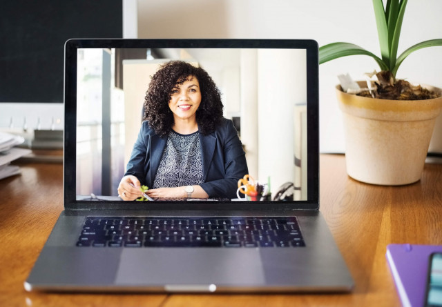 9 Tips for Conducting an Online Interview banner