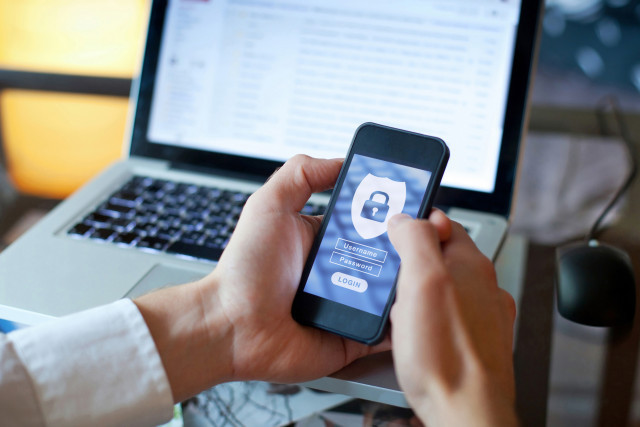 8 Best Secure Messaging Apps for Business Leaders and Employees banner